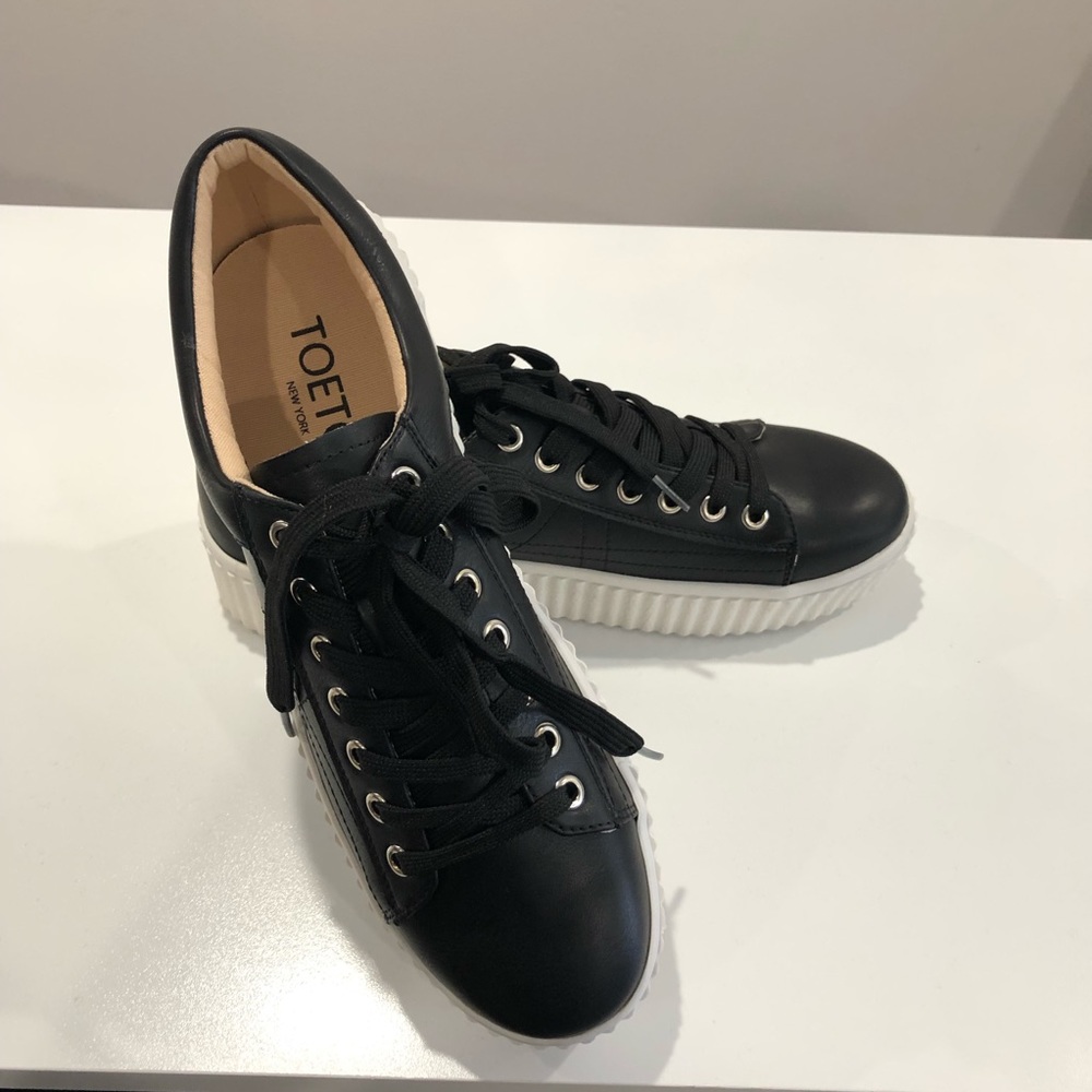 Toetos Shoes